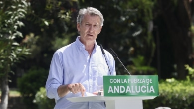 Feijóo acusa a Montero de "falta de respeto" por no dejar el acta y llama a movilizar el voto el 17M