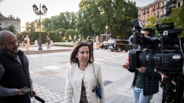 Robles anuncia que la repatriación de los 14 españoles con hantavirus incluirá una cuarentena "voluntaria" en el Gómez Ulla