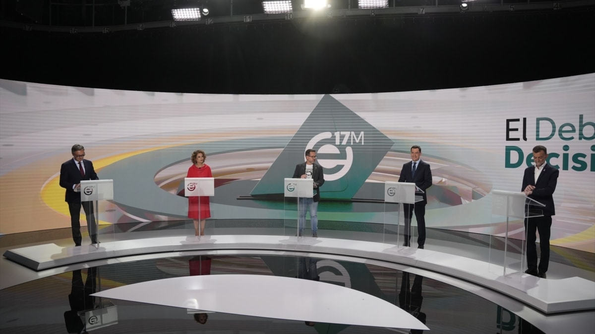 Montero carga contra Juanma Moreno: "Usted no hace nada, solo confronta con el Gobierno de España"