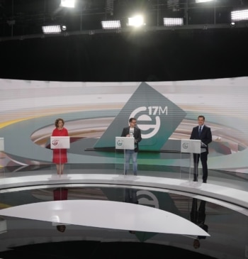 Montero carga contra Juanma Moreno: "Usted no hace nada, solo confronta con [...]