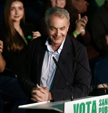 El PSOE busca una explicación: "Zapatero puede ser negligente o descuidado, pero [...]