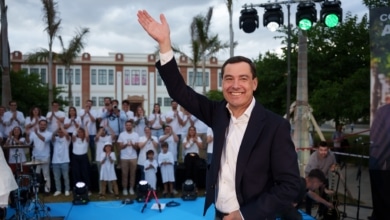 Moreno pide una victoria con "matrícula de honor" y Sánchez exige "coherencia" a sus votantes en el cierre de campaña de las andaluzas