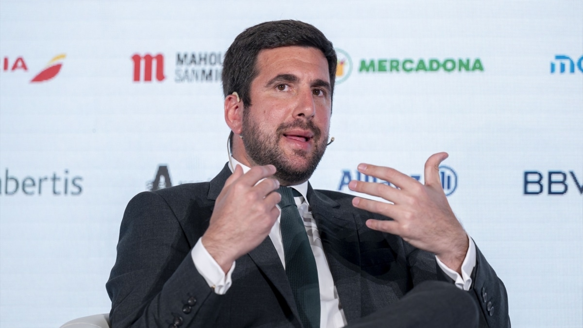 Riquelme da el primer paso para disputar a Florentino Pérez la presidencia del Real Madrid