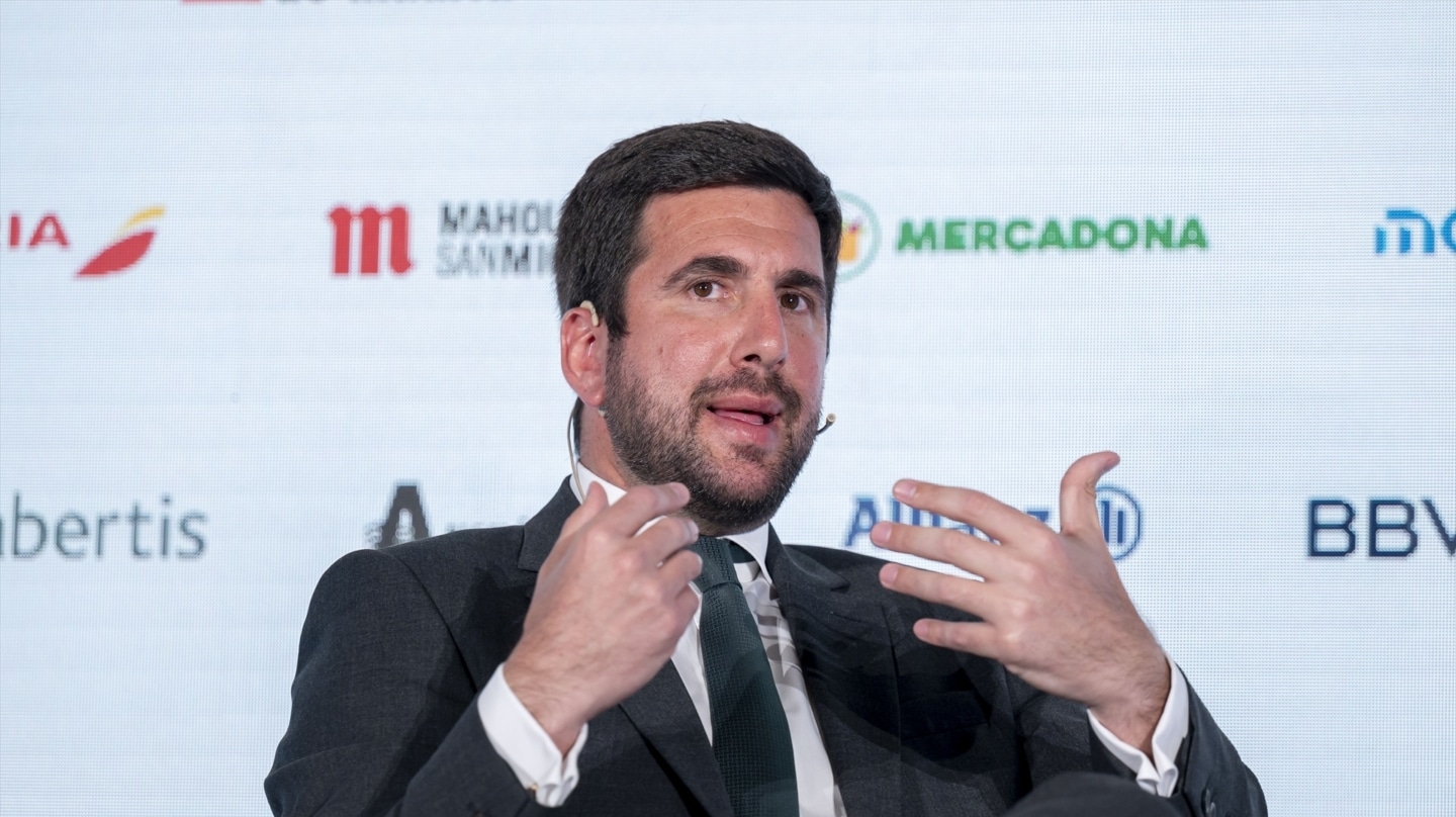 Riquelme da el primer paso para disputar a Florentino Pérez la presidencia del Real Madrid