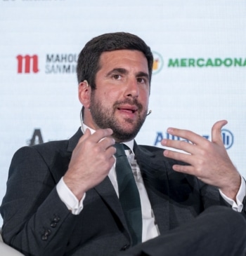 Riquelme da el primer paso para disputar a Florentino Pérez la presidencia [...]