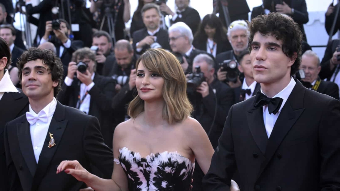 Cannes corona a Los Javis con el premio a Mejor Dirección por 'La bola negra'