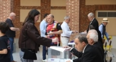 Referéndum en dos cofradías de León: las mujeres tendrán que seguir procesionando como "manolas"