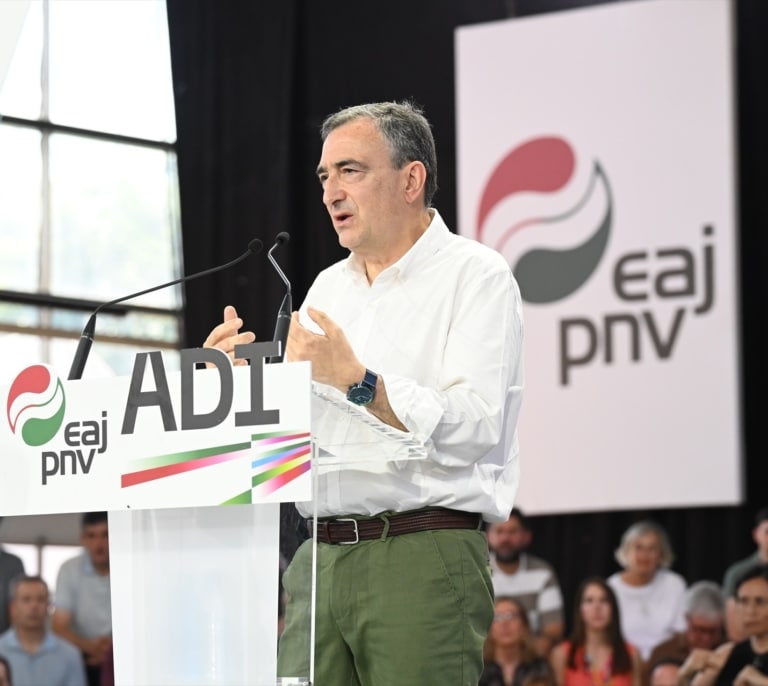 Aitor Esteban advierte ahora a Sánchez que sería "irresponsable" que siguiera "más allá de 2026"
