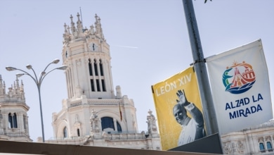 Antonio Banderas, Rozalén o Carolina Marín: los famosos que se reunirán con el Papa León XIV