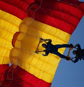 Los militares cargan contra Robles en el Día de las Fuerzas Armadas: [...]