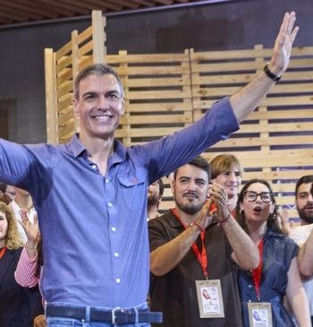 Ocho años después, el PSOE es el cajón de un loco