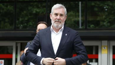 Sánchez y Clavijo acuerdan “seguir colaborando y coordinándose” para gestionar el crucero con brote de hantavirus
