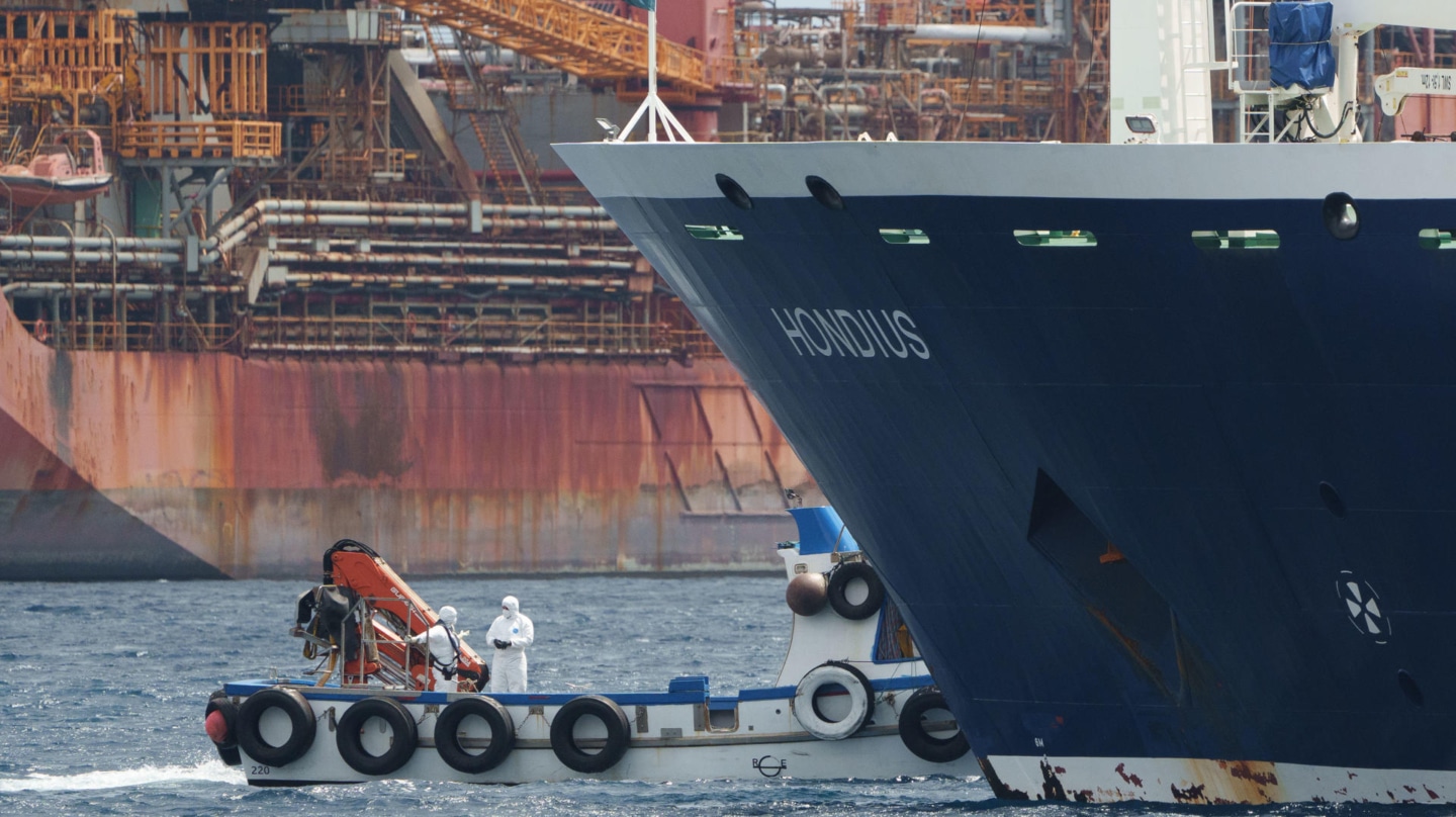 El MV Hondius zarpa de Tenerife rumbo a Róterdam para su desinfección