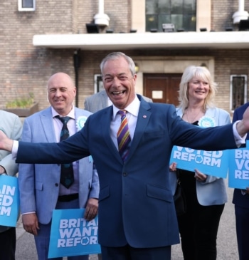 Nigel Farage triunfa en las locales inglesas y los laboristas se hunden [...]