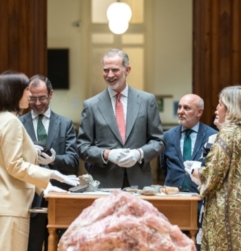 Un rey entre fósiles y minerales: las mejores imágenes de la visita [...]