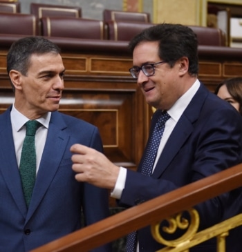 La plantilla de funcionarios del Estado crece cuatro veces más que el [...]