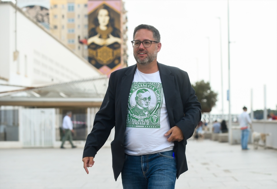 El candidato de Adelante, José Ignacio García, en un acto de campaña en Málaga