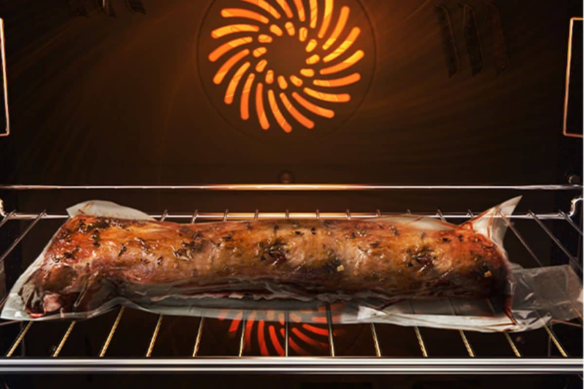 Samsung tiene el horno pirolítico que se limpia solo y permite cocinar dos platos a la vez