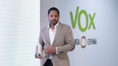 Vox enfría el deseo de Juanma Moreno de gobernar en solitario: "Tenemos 15 escaños. Primero las medidas y ya se verá quién las acaba impulsando"