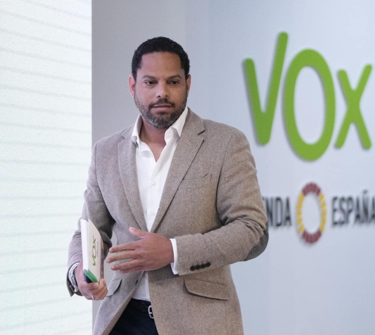 Vox enfría el deseo de Juanma Moreno de gobernar en solitario: "Tenemos 15 escaños. Primero las medidas y ya se verá quién las acaba impulsando"