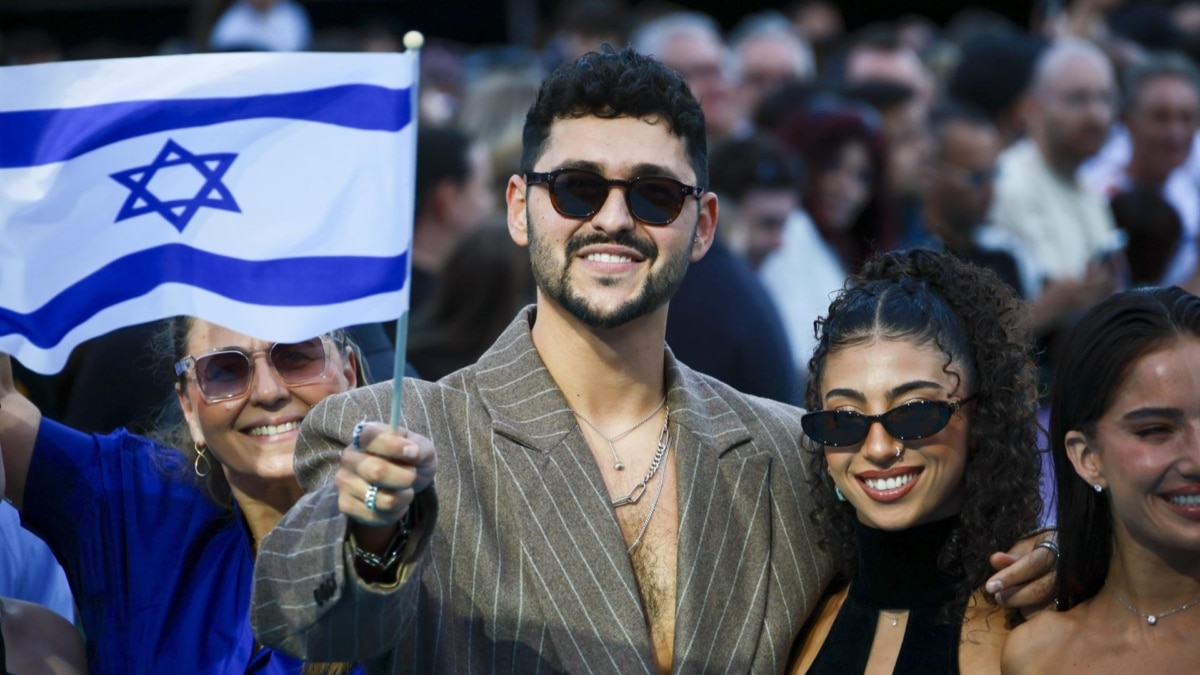 El representante israelí en Eurovision 2026, Noam Bettan, este domingo durante la presentación del festival en Viena.