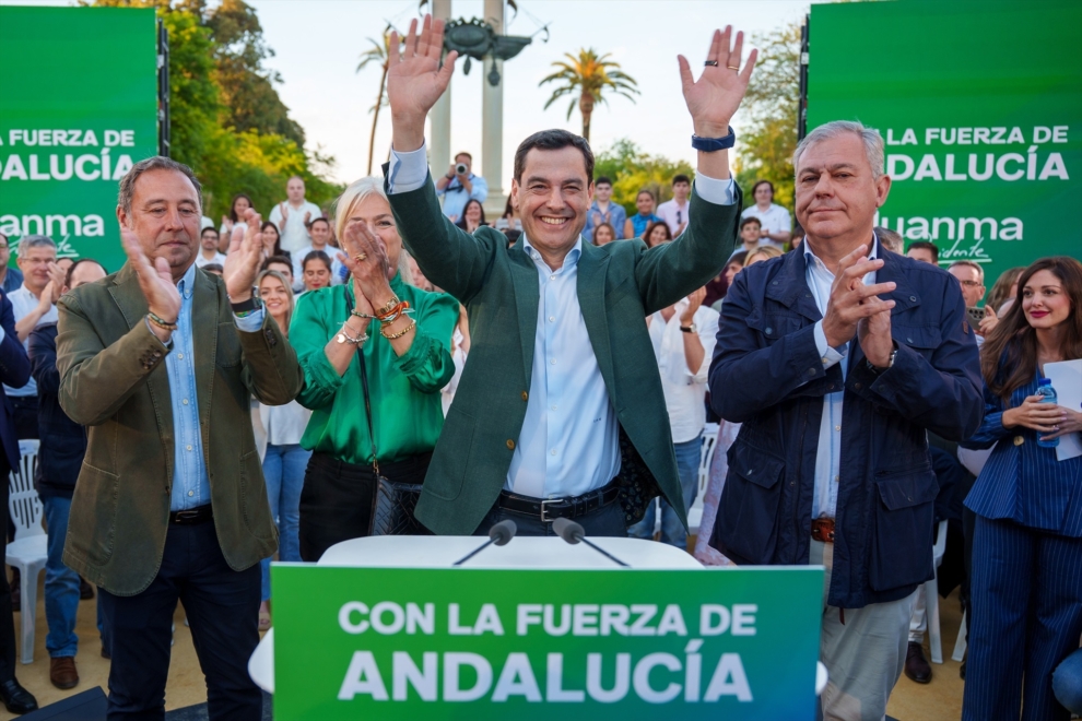 El presidente en funciones de la Junta y candidato del PP, Juanma Moreno, durante el inicio de campaña en Sevilla