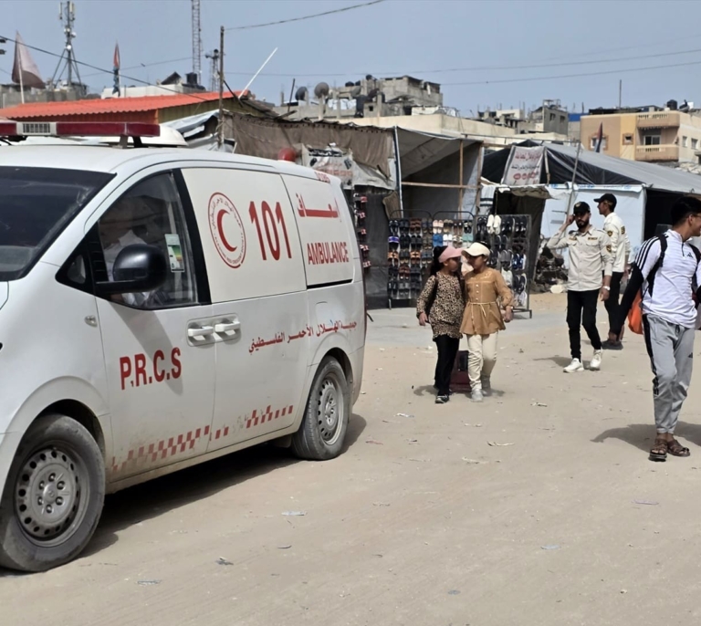 Al menos cuatro muertos en un ataque israelí en Gaza para matar al presunto líder militar de Hamás