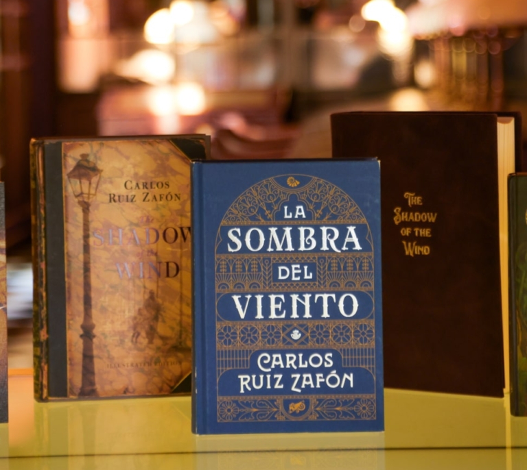 'La sombra del viento', o cómo revivir el fenómeno global de Carlos Ruiz Zafón 25 años después