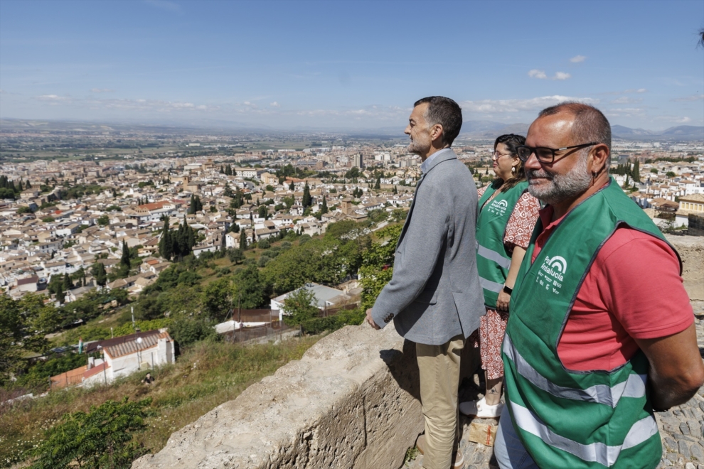 Visita electoral de Antonio Maíllo, de Por Andalucía, a Albaicín (Granada)