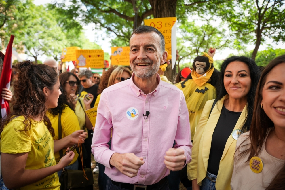 Antonio Maíllo, participa en la concentración por la huelga estatal en la educación de 0 a 3 años en Sevilla
