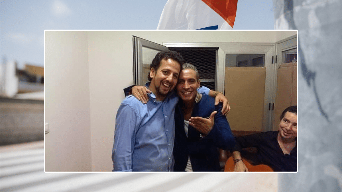 Matías de Paula en una imagen con Pitingo compartida en la página de Facebook de su escuela de cante.