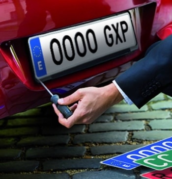 ¿Qué significa que un coche lleve matrícula azul en España?