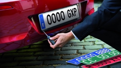 ¿Qué significa que un coche lleve matrícula azul en España?