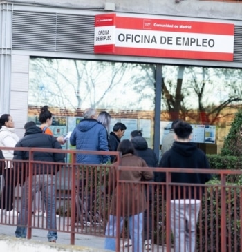 España supera los 22 millones de ocupados y el paro baja de [...]