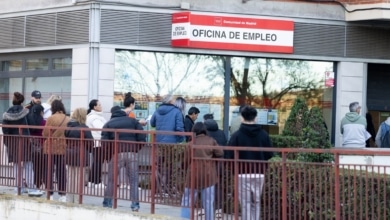 España supera los 22 millones de ocupados y el paro baja de los 2,4 millones