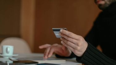 La UE actualiza las normas de las compras por internet: así es el cambio que beneficia a los usuarios