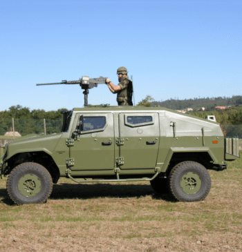 El Ejército de Tierra adquiere 15 vehículos porta armas con camuflaje Barracuda
