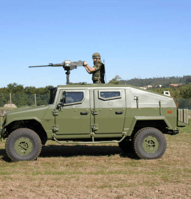 El Ejército de Tierra adquiere 15 vehículos porta armas con camuflaje Barracuda 
