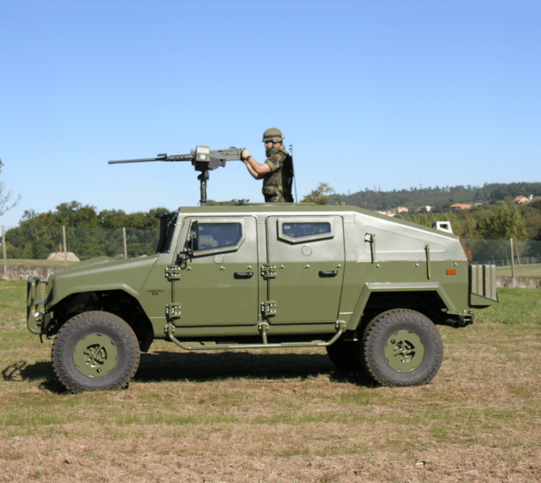El Ejército de Tierra adquiere 15 vehículos porta armas con camuflaje Barracuda