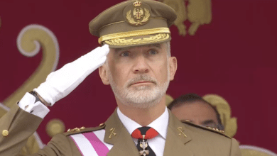 Una polea rota y la rápida reacción del rey: la intrahistoria del percance de la bandera en Vigo
