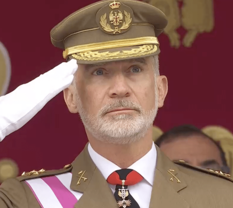 Una polea rota y la rápida reacción del rey: la intrahistoria del percance de la bandera en Vigo