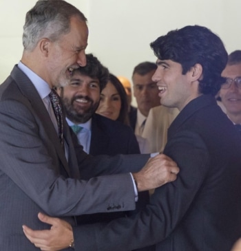 La sorpresa de Carlos Alcaraz a Felipe VI y más de 1.000 [...]