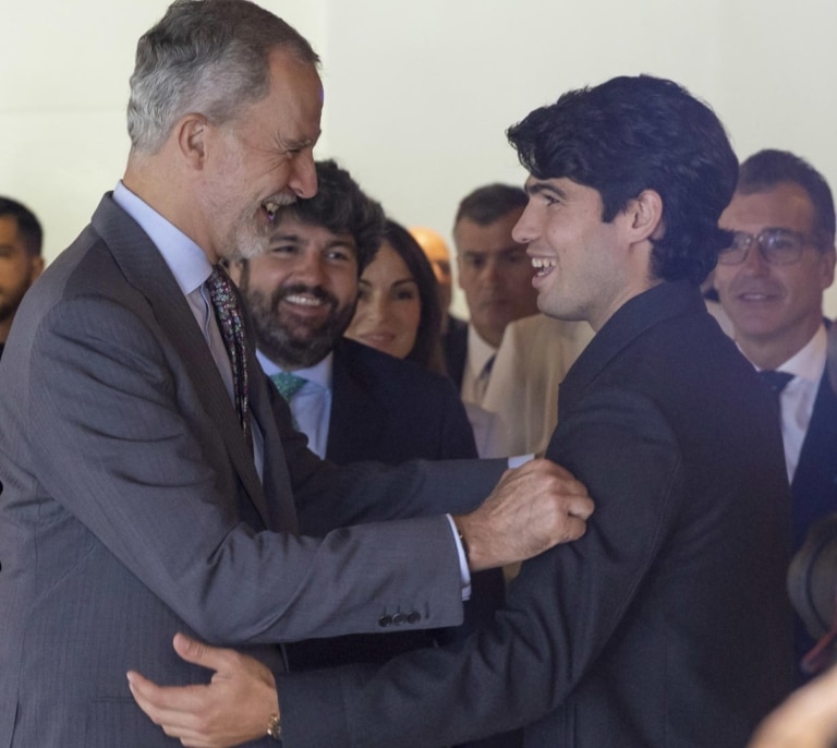 La sorpresa de Carlos Alcaraz a Felipe VI y más de 1.000 escolares murcianos: las mejores imágenes del Premio Princesa de Girona de Investigación 2026