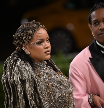 Rihanna y ASAP Rocky en la alfombra roja de la gala MET