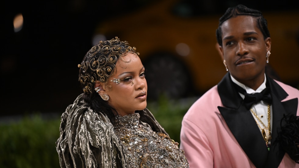 Rihanna y ASAP Rocky en la alfombra roja de la gala MET