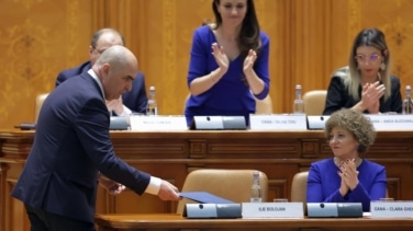 Pacto Frankenstein en Rumanía: socialdemócratas y ultranacionalistas derriban el gobierno de Bolojan