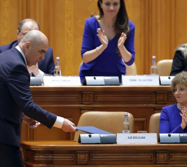 Pacto Frankenstein en Rumanía: socialdemócratas y ultranacionalistas derriban el gobierno de Bolojan
