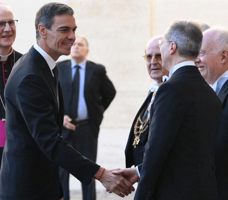 Siga en directo la comparecencia de Pedro Sánchez desde Roma tras la entrada de la UCO en Ferraz