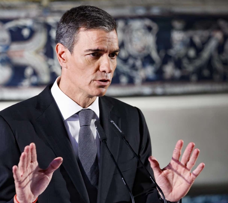 Tezanos mantiene a Sánchez a 11,3 puntos del PP en un CIS elaborado antes del escándalo de Zapatero