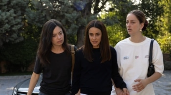 Así es 'Se tiene que morir mucha gente', la nueva serie que muestra la realidad incómoda de una generación